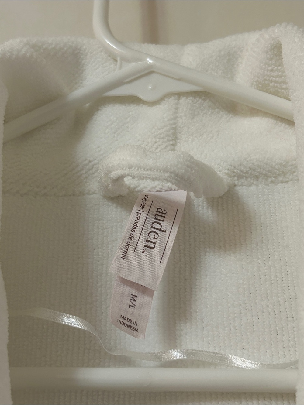NWT!! Women’s Auden White Plush Terry Shawl-Collar Bath Robe with Belt - Picture 2 of 4